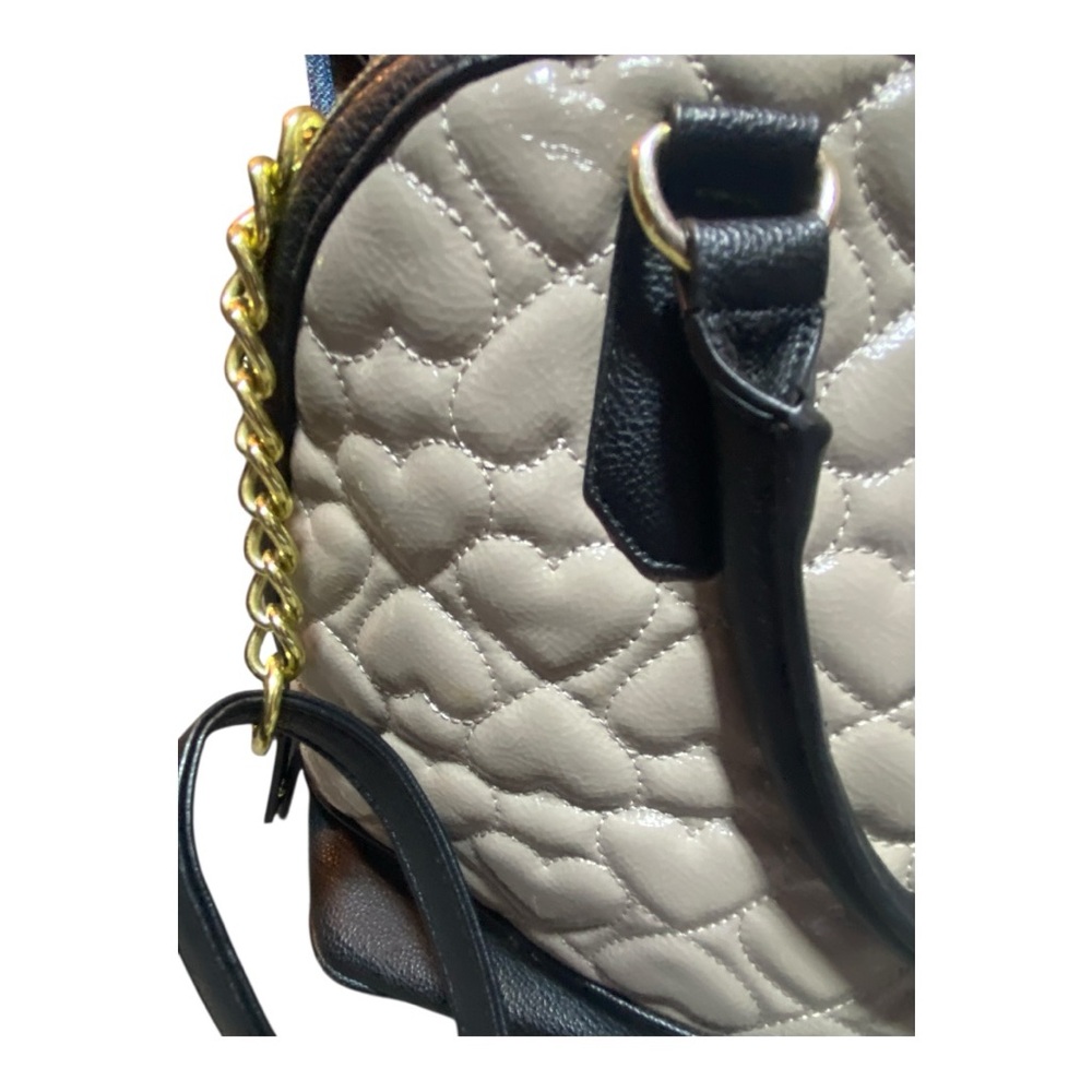 Betsey Johnson Beige and Black Quilted Crossbody Bag - Picture 5 of 13